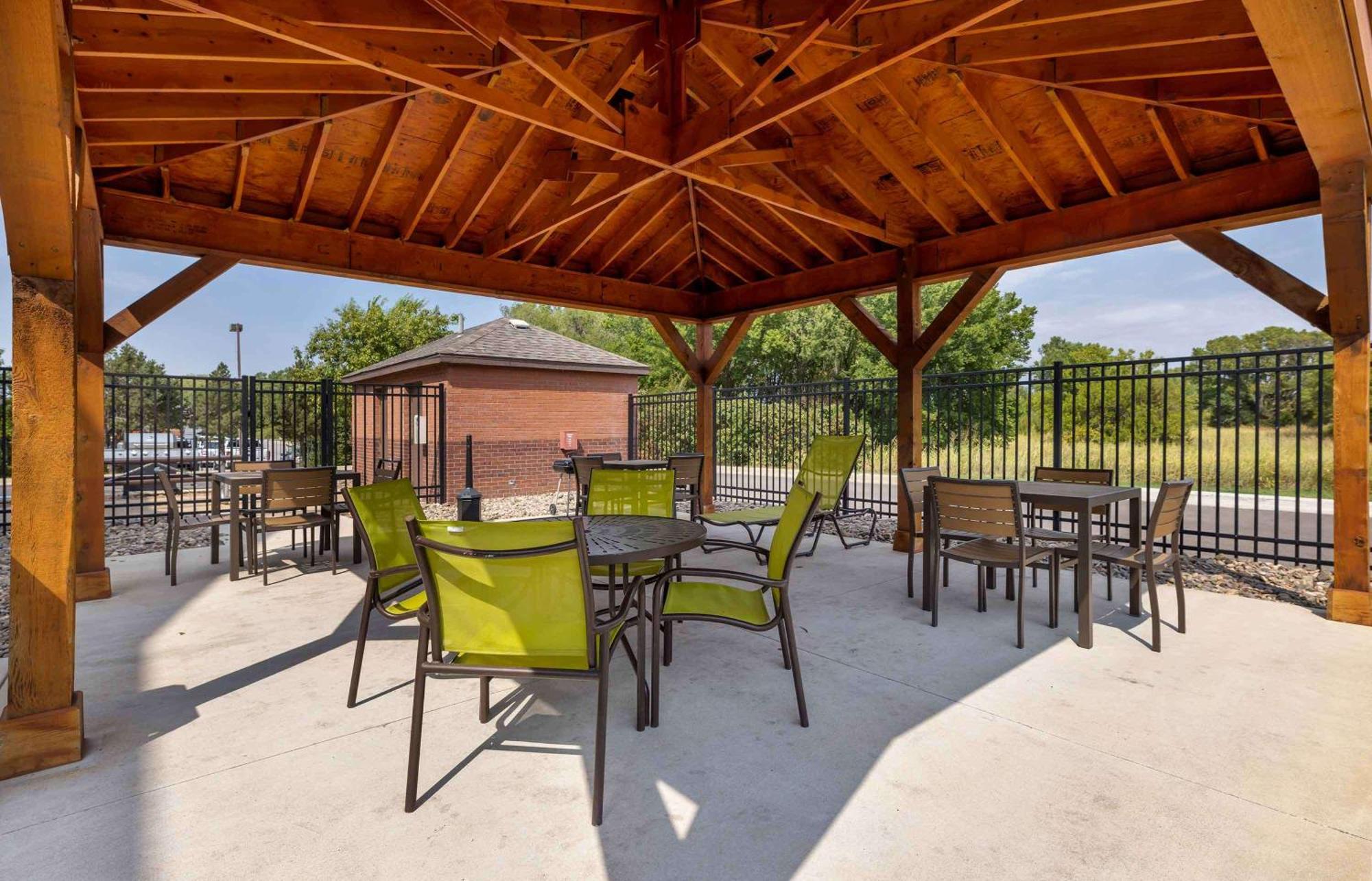 Extended Stay America Suites - Wichita - East מראה חיצוני תמונה